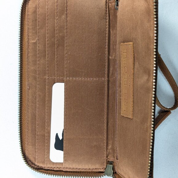 Free People Wallet Wristlet in Distressed Caramel Brown Vegan Leather-look - Picture 9 of 9